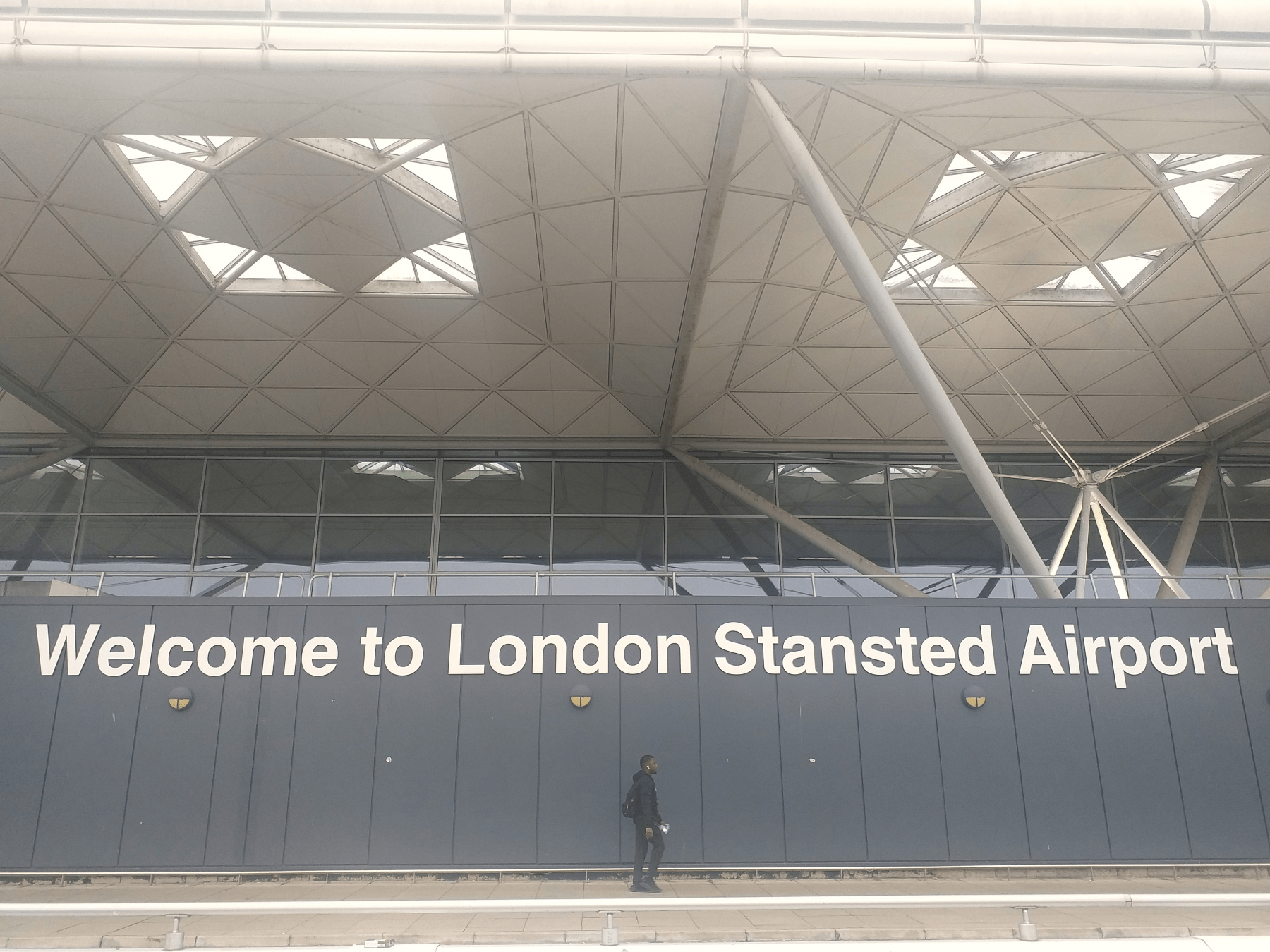 Gatwick Airport to Stansted Airport Minicab Service
