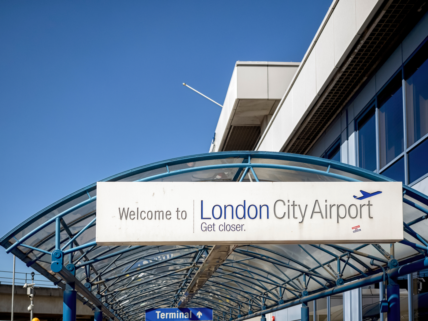 Harwich Cruise Port to London City Airport Minicab Service